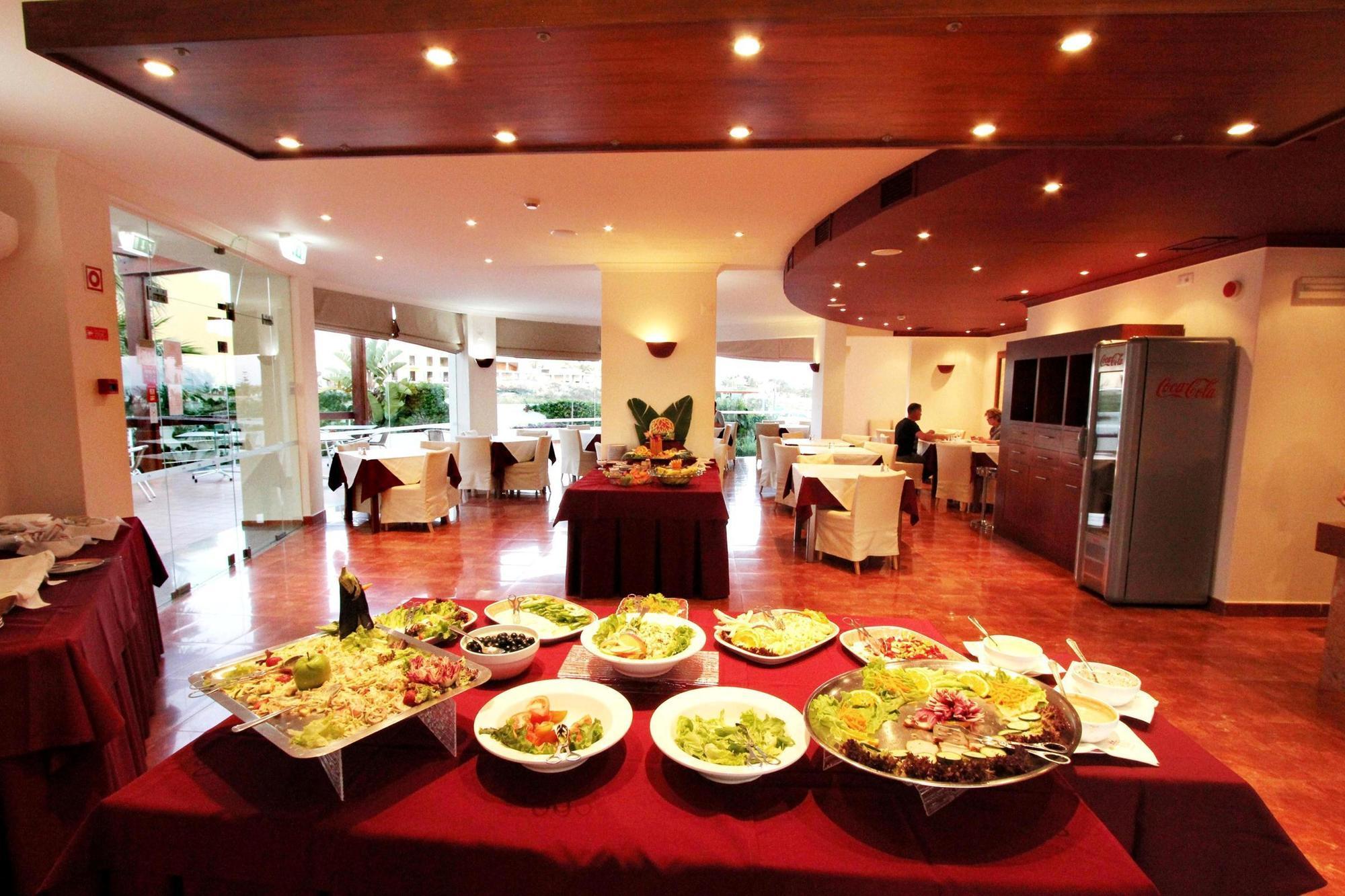 Vila Mos - Beach Resort لاغوس المطعم الصورة